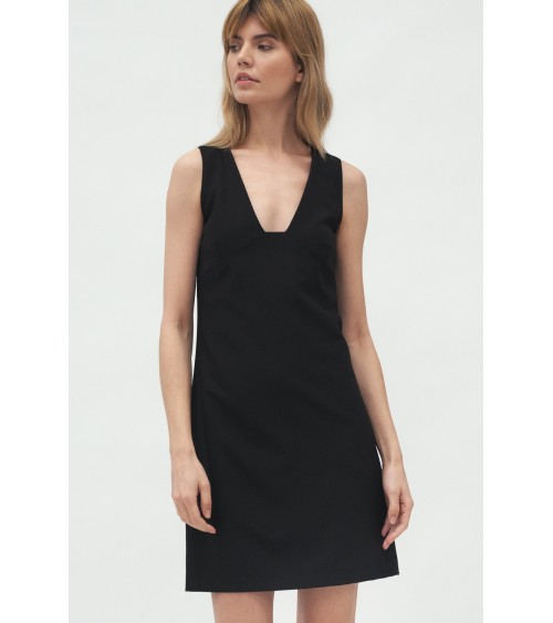 Sukienka Czarna sukienka z głębokim dekoltem S173 Black - Nife